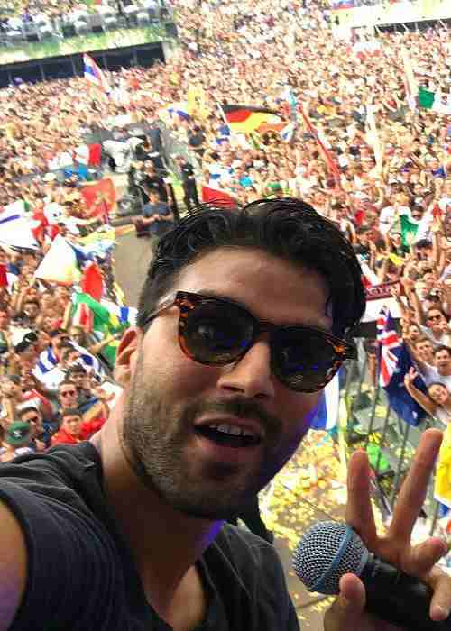 R3hab in a selfie while performing in Tomorrowland in July 2017