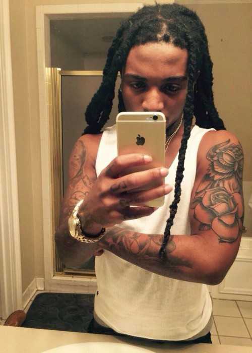 Rapper Jacquees in a Bathroom Selfie Showing his Body Tattoos