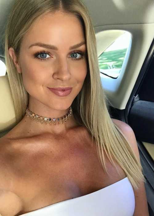 Renae Ayris in a Car Selfie in November 2017