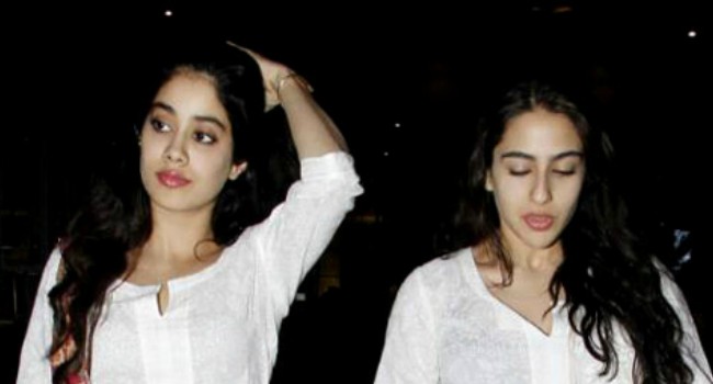 Sara Ali Khan (Right) and Janhvi Kapoor snapped at the airport in 2017