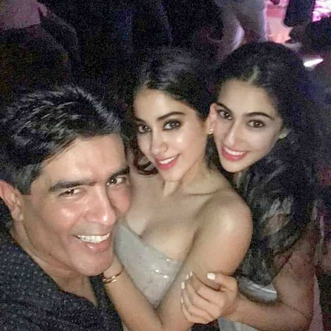 Sara Ali Khan (Right) in a selfie with Manish Malhotra and Janhvi Kapoor in June 2017