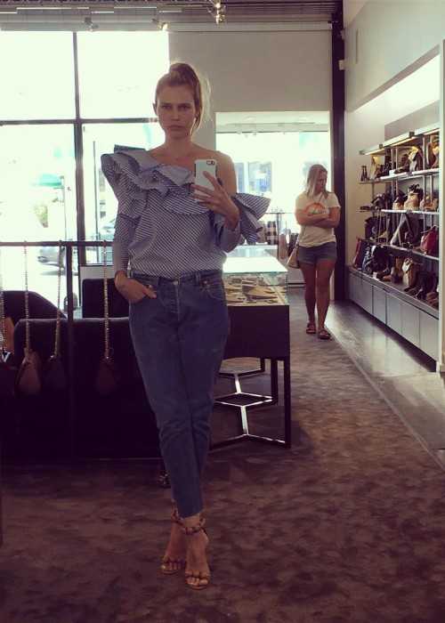 Sara Foster in a Full-Length Selfie in October 2016