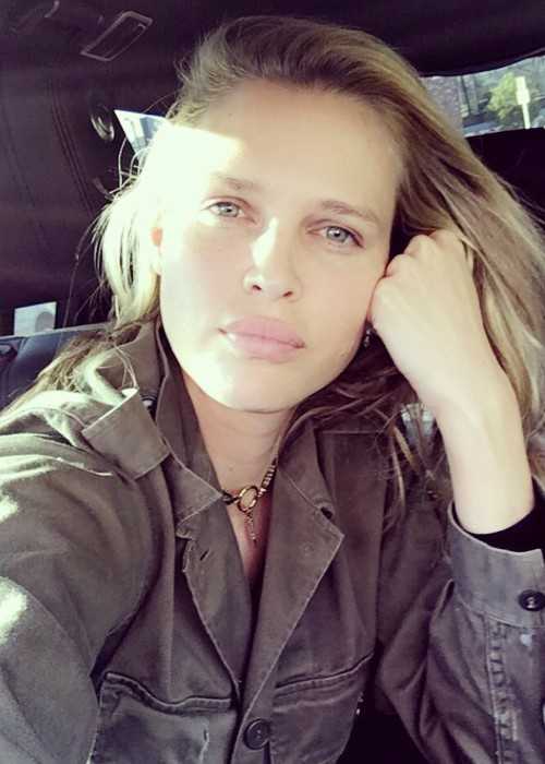 Sara Foster in an Instagram Selfie in September 2016