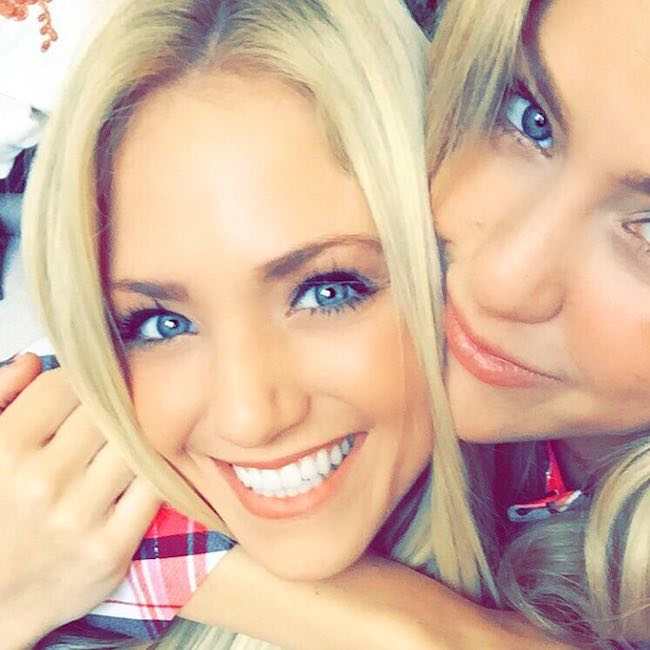 Savannah Soutas and her sister Chantelle Paige Soutas (Right) in a selfie taken in December 2015