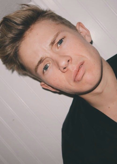 Tanner Fox in an Instagram selfie in February 2017