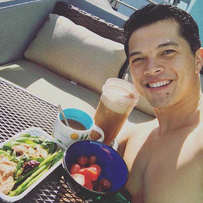 Vincent Rodriguez III enjoying his Saturday morning in LA in October 2017