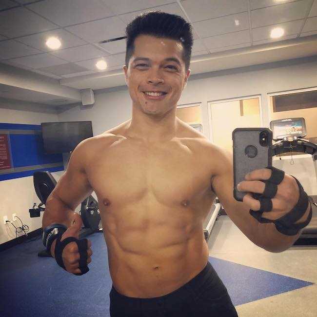 Vincent Rodriguez III post workout gym selfie in December 2017