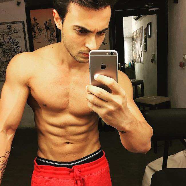 Aayush Sharma shirtless body as seen in April 2016