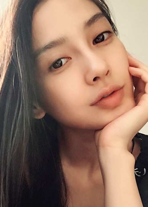 Angelababy looking cute in an Instagram selfie in October 2014