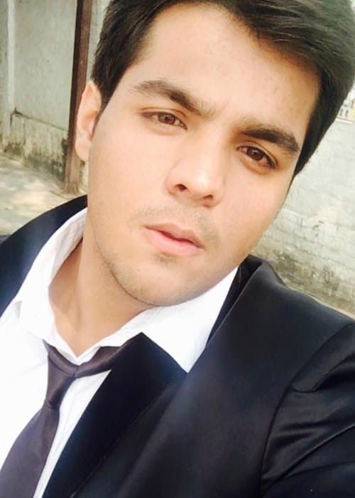 Ashish Chanchlani in an Instagram selfie as seen in November 2017