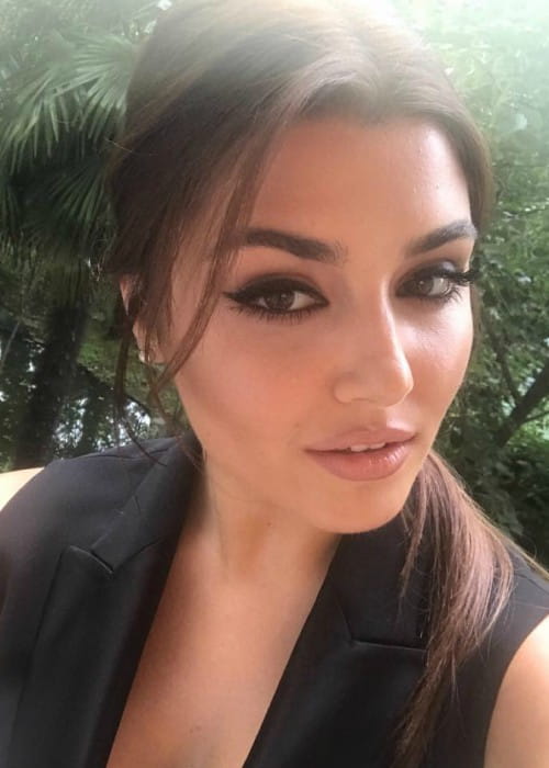 Hande Erçel in an Instagram selfie as seen in May 2017
