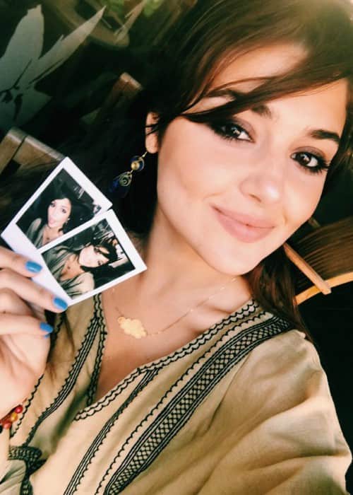 Hande Erçel in an Instagram selfie in May 2017