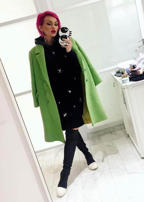 Kandee Johnson in a mirror selfie in February 2018