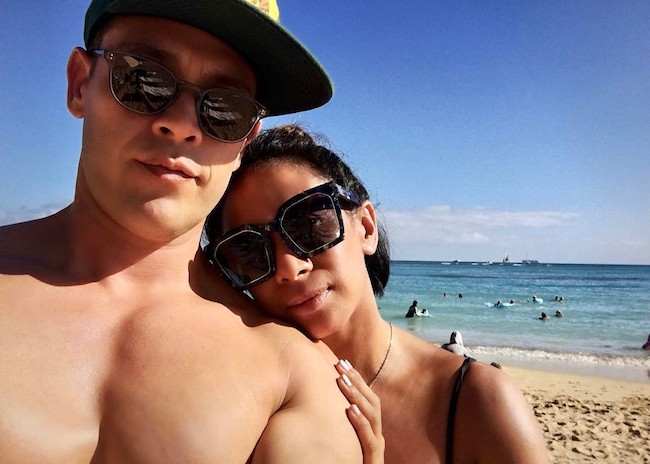 Kevin Alejandro shirtless with his wife Leslie de Jesus Alejandro beachside in a selfie in March 2017