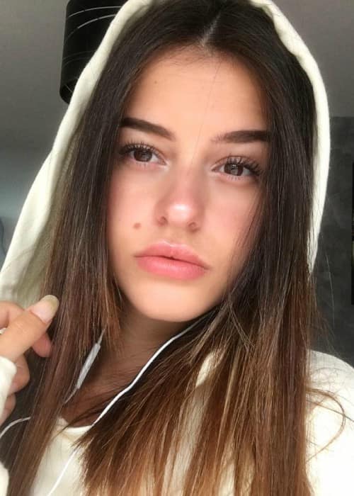 Lea Elui Ginet in an Instagram selfie as seen in September 2017