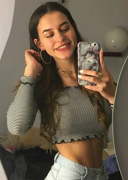 Lea Elui Ginet in an Instagram selfie in December 2017