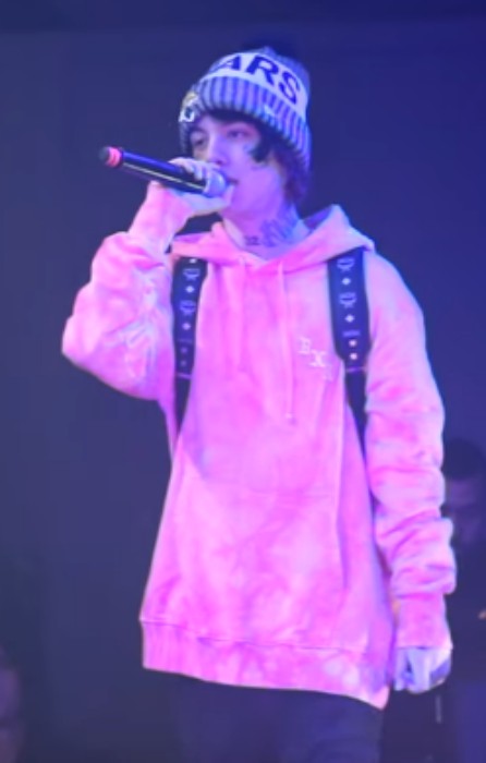 Lil Xan performing in December 2017