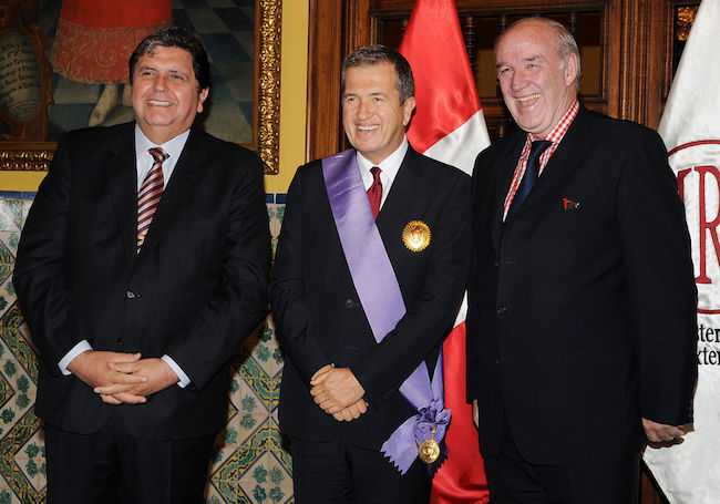 Mario Testino being honored with Order of Merit for Distinguished Services in 2010