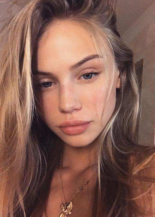 Scarlett Leithold in a selfie in August 2017