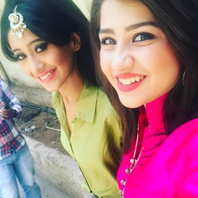 Shivangi Joshi (Left) and Aditi Bhatia in an Instagram selfie in April 2017