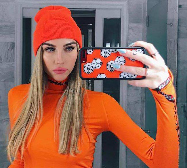 Sydney Carlson in an orange themed selfie in January 2018