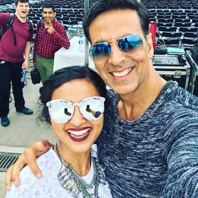 Vidya Vox and Akshay Kumar in a selfie in April 2017