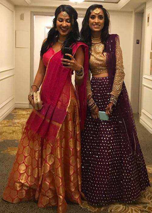 Vidya Vox with her sister in a mirror selfie in July 2017