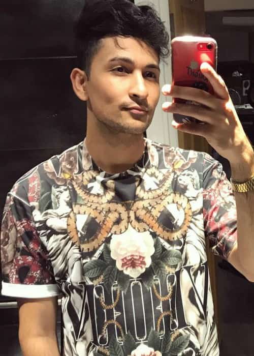 Zack Knight in an Instagram selfie as seen in November 2017