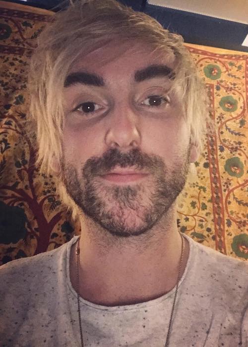 Alex Gaskarth Height Weight Age Girlfriend Family Facts Biography