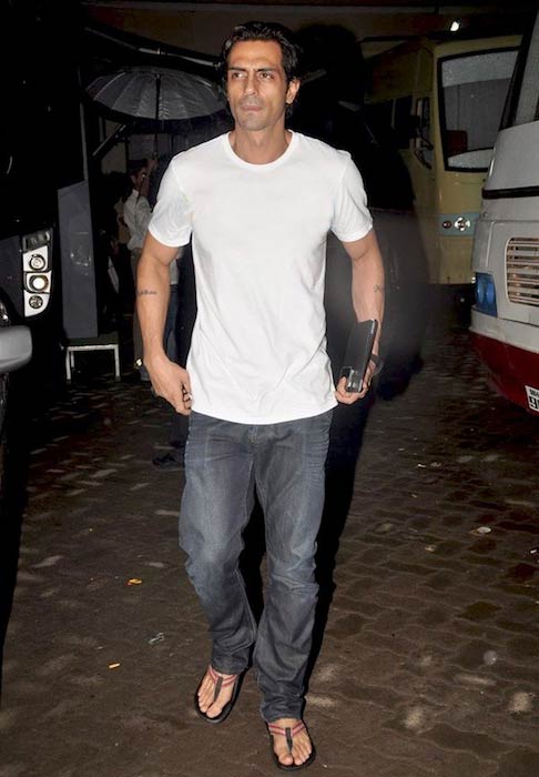 Arjun Rampal arriving for 'Don 2' photoshoot