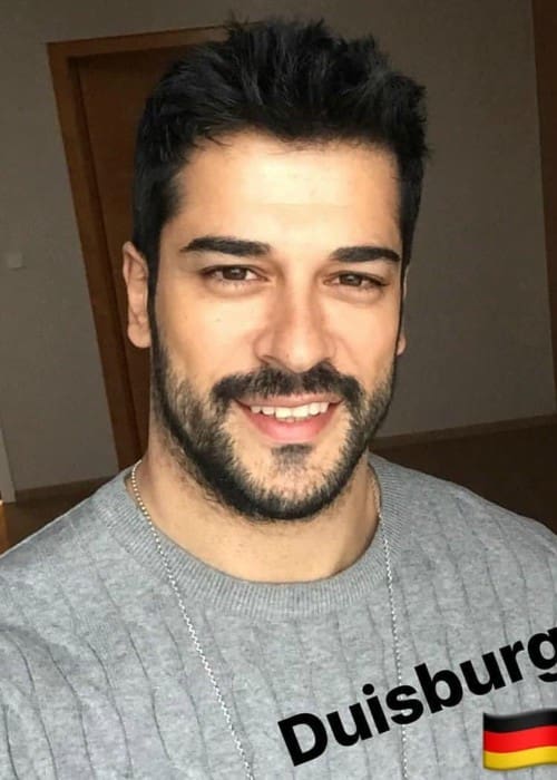 Burak Özçivit in a selfie as seen in February 2018
