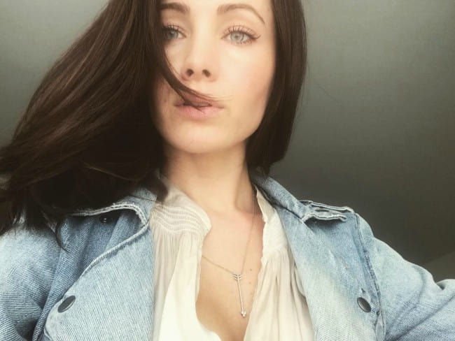 Ksenia Solo talking about skincare in an Instagram selfie in February 2018