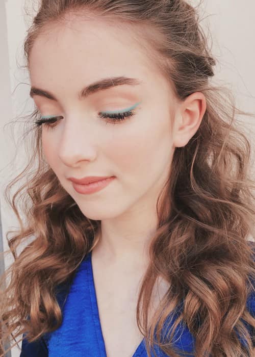 Lauren Orlando showing her curly hair in a selfie in February 2018
