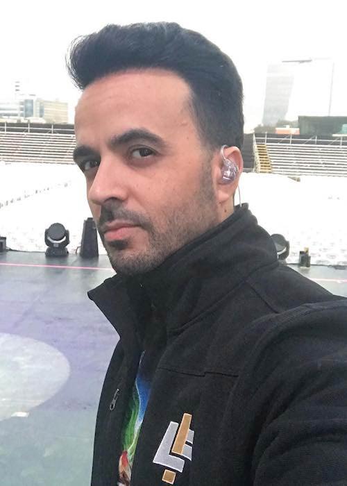 Luis Fonsi on a dance tour in October 2017