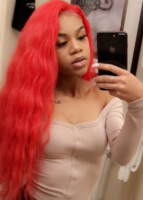 Molly Brazy showing her red-colored hair in a selfie in November 2017