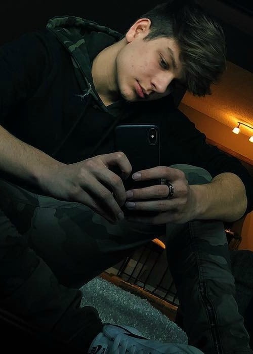 Nathan Triska promoting Rock Your Hair brand in a selfie in January 2018