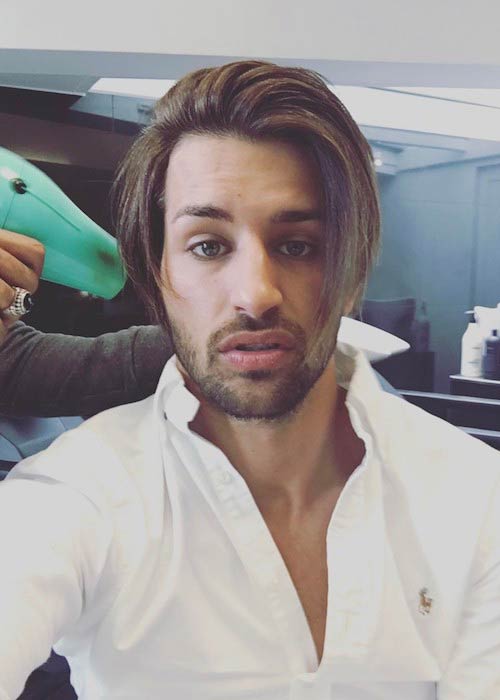 Ollie Locke hair in the January 2017 selfie