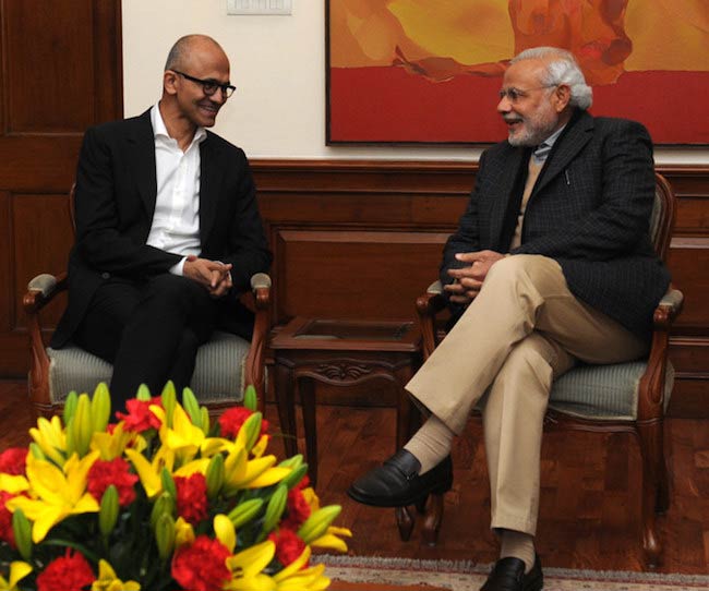 Satya Nadella talking to Indian Prime Minister Narendra Modi in 2014