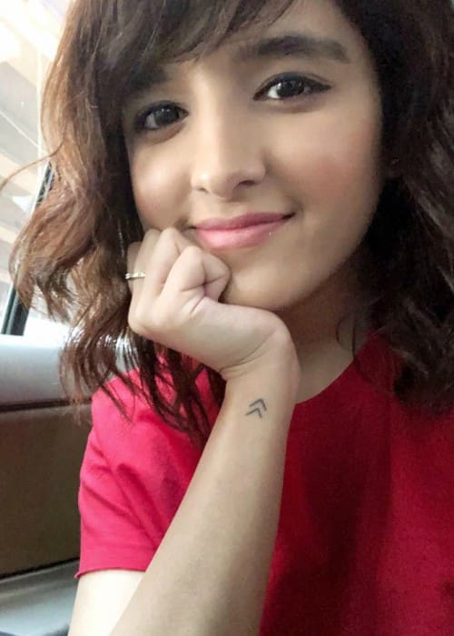 Shirley Setia showing her new tattoo in an Instagram selfie in January 2018