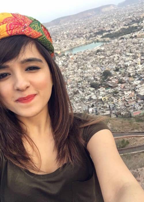 Shirley Setia wearing a Rajasthani turban in a selfie in June 2017