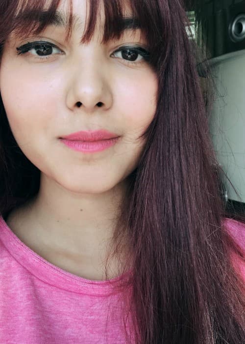 Shraddha Sharma in an Instagram selfie as seen in March 2018