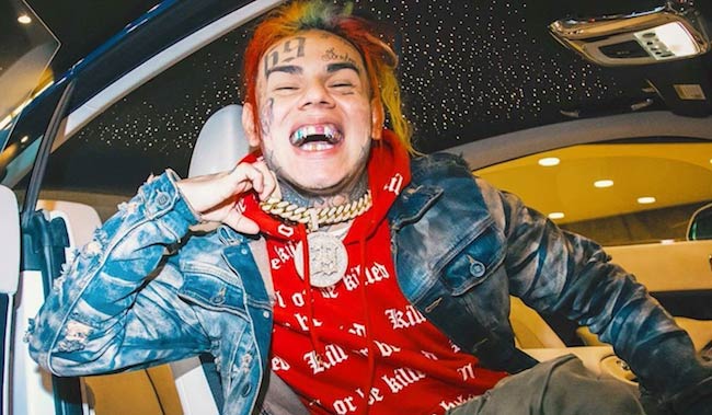 6ix9ine laughing while inside a Rolls Royce car in 2018