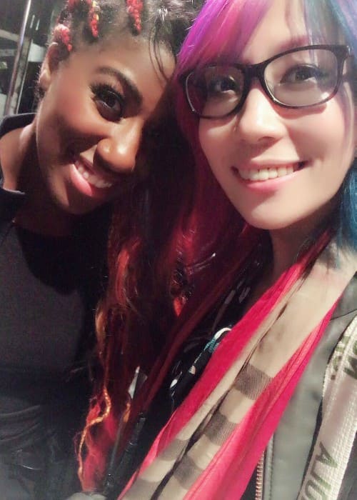 Asuka (Right) and Ember Moon in a selfie in April 2018