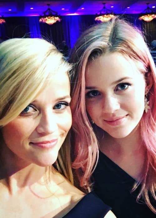 Ava Phillippe (Right) and Reese Witherspoon in a selfie in October 2015