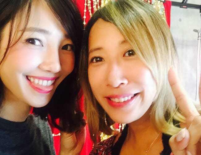 Bai Baihe (Left) and Ninagawa Mika in a selfie in August 2015