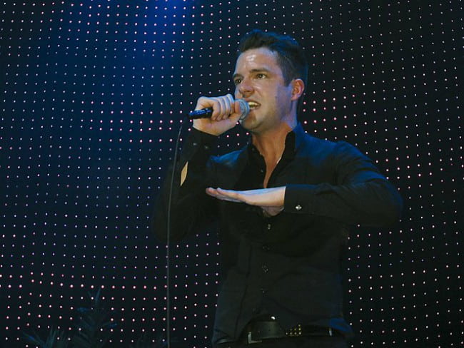 Brandon Flowers singing for The Killers Day & Age World Tour in February 2009