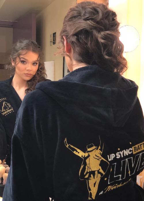 Hailee Steinfeld just before the start of the show Lip Sync Battle in January 2018