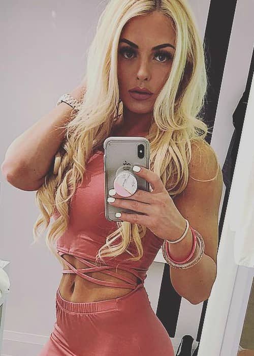 Mandy Rose promoting FashionNova in a selfie in March 2018