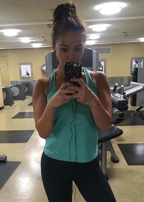 Maria Kang gym selfie in December 2015