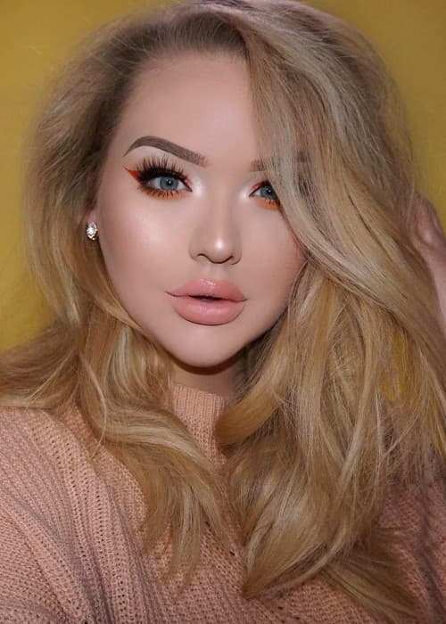 NikkieTutorials in a selfie in April 2017